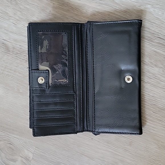 Kenneth Cole Reaction Wallet - Picture 4 of 4